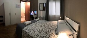 6 bedrooms, desk, laptop workspace, blackout drapes - B&B Joffre (Messina)