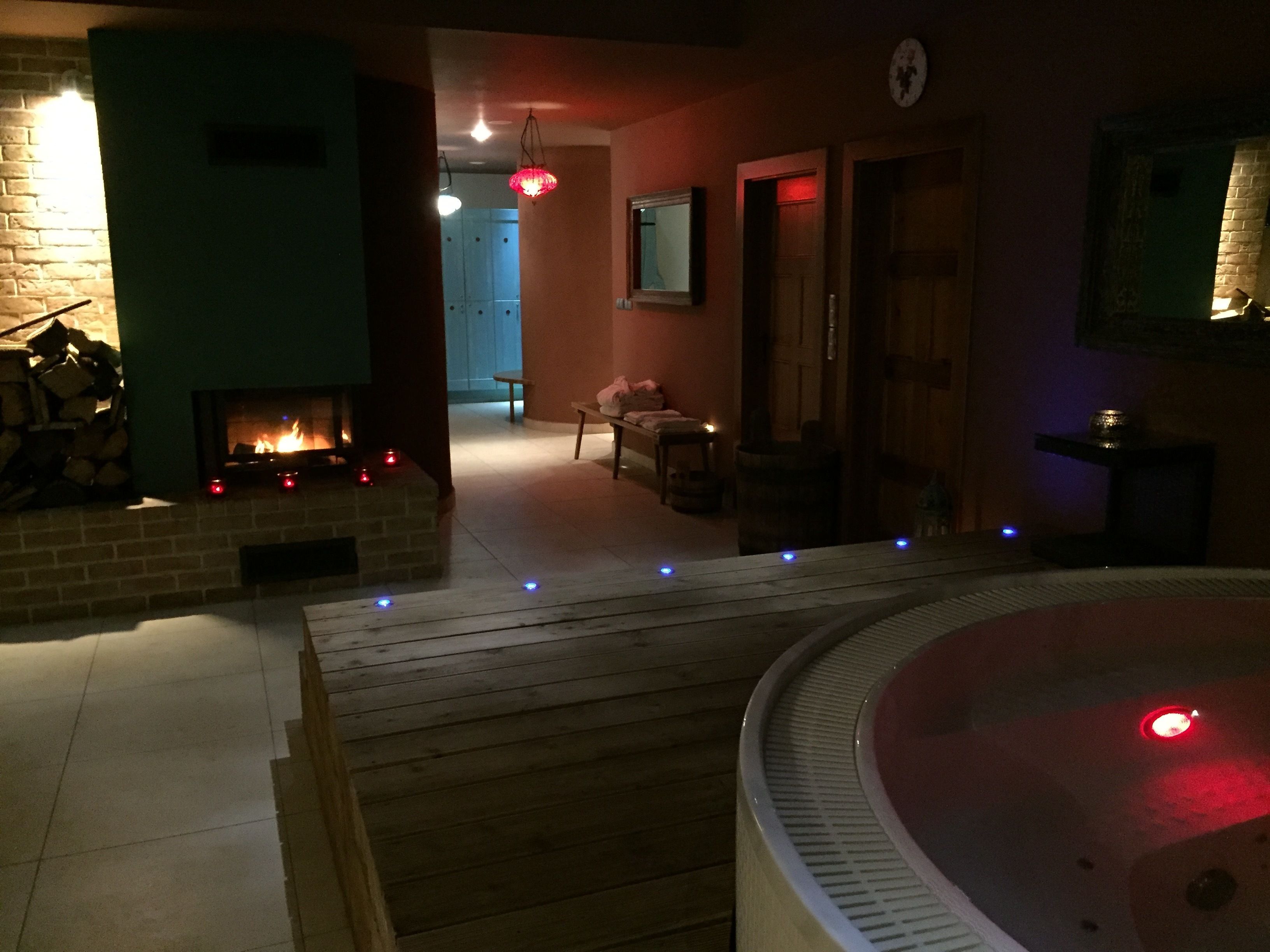 マタニティ マッサージ、スポーツ マッサージ、1  室のトリートメントルーム、マッサ ージ