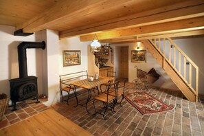 家庭公寓, 2 间卧室, 花园景观 | 客房内保险箱、办公桌、婴儿床、免费 WiFi