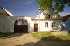Fachada de la propiedad