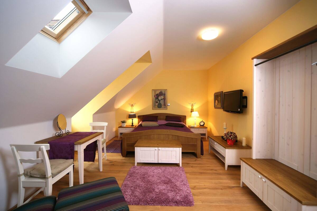 In-room safe, desk, cribs (surcharge), WiFi (free)