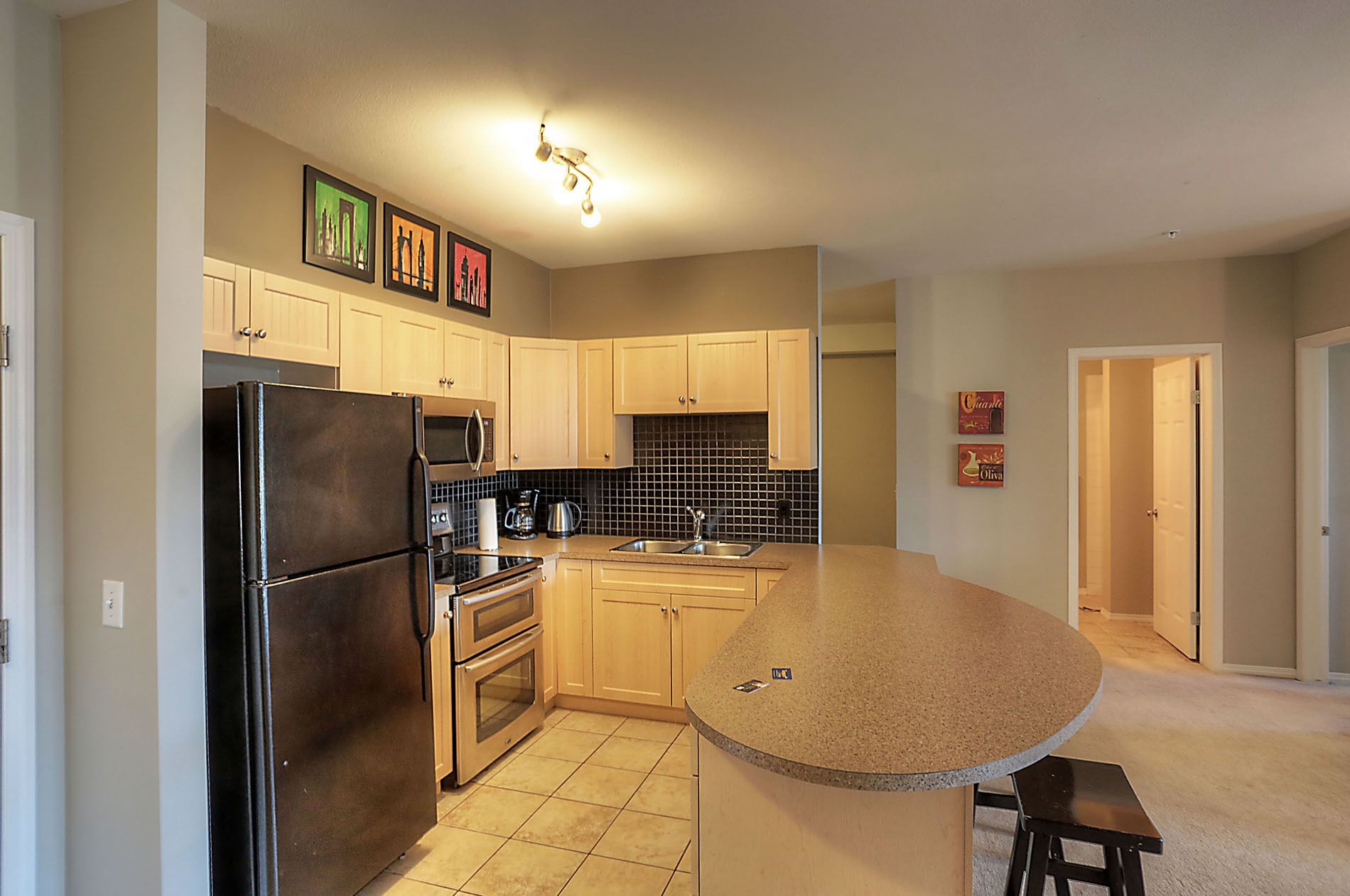 city suite, 3 bedrooms | 1 bedroom, desk, iron/ironing board, free wifi