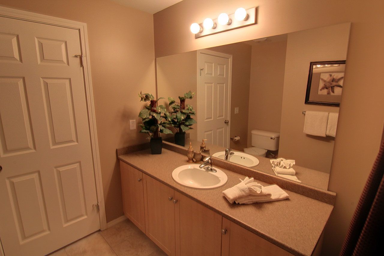 premium suite, 2 bedrooms, golf view | bathroom | combined shower/bathtub, free toiletries