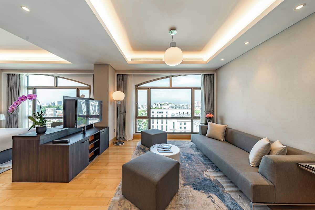 Suite estudio Deluxe, 1 cama King size, vista a la ciudad | 1 habitación y ropa de cama de alta calidad