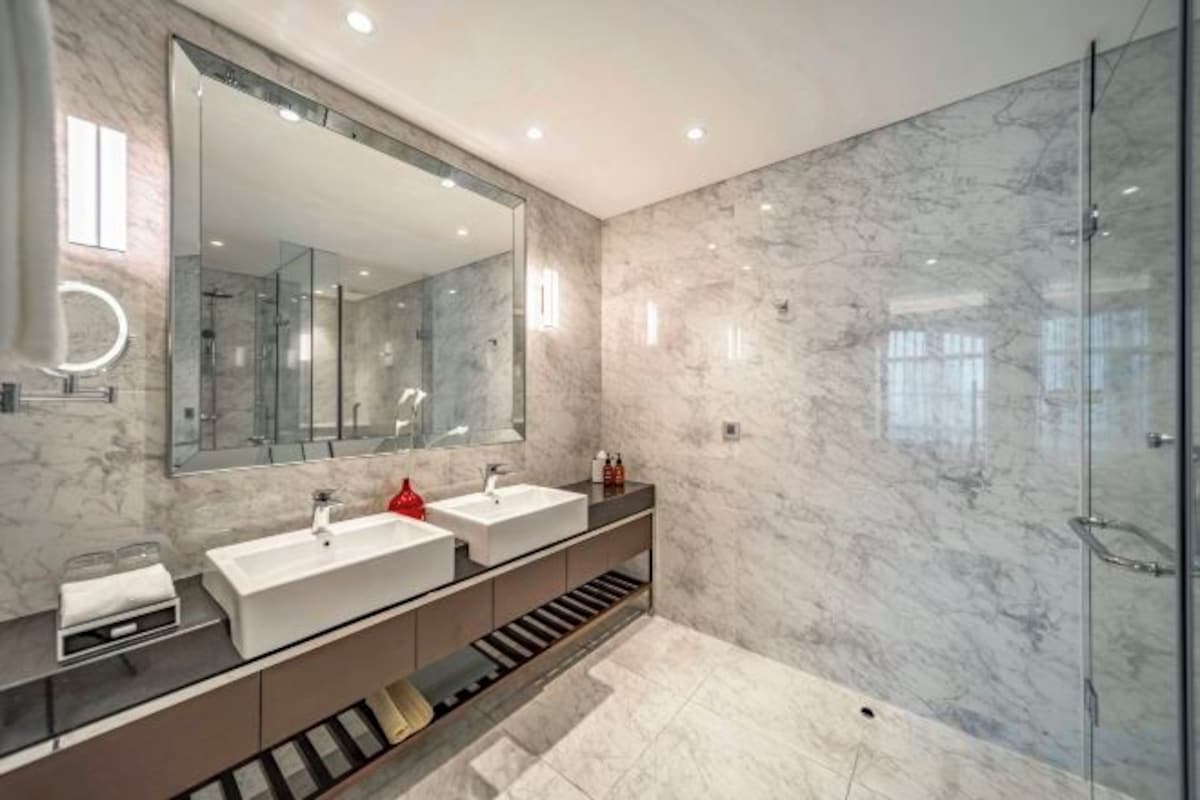 Badezimmer | Badewanne und Dusche (separat), Komfortbadewanne, Hydromassagedusche