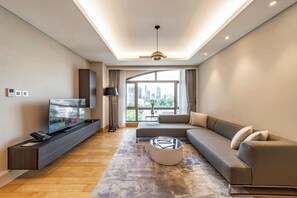 Premier Suite, 1 King Bed, City View | City view