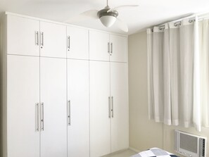 Traditional Apartment, 1 Bedroom, Smoking | 1 bedroom, in-room safe, iron/ironing board, free WiFi - Melhor de Ipanema (Rio de Janeiro)