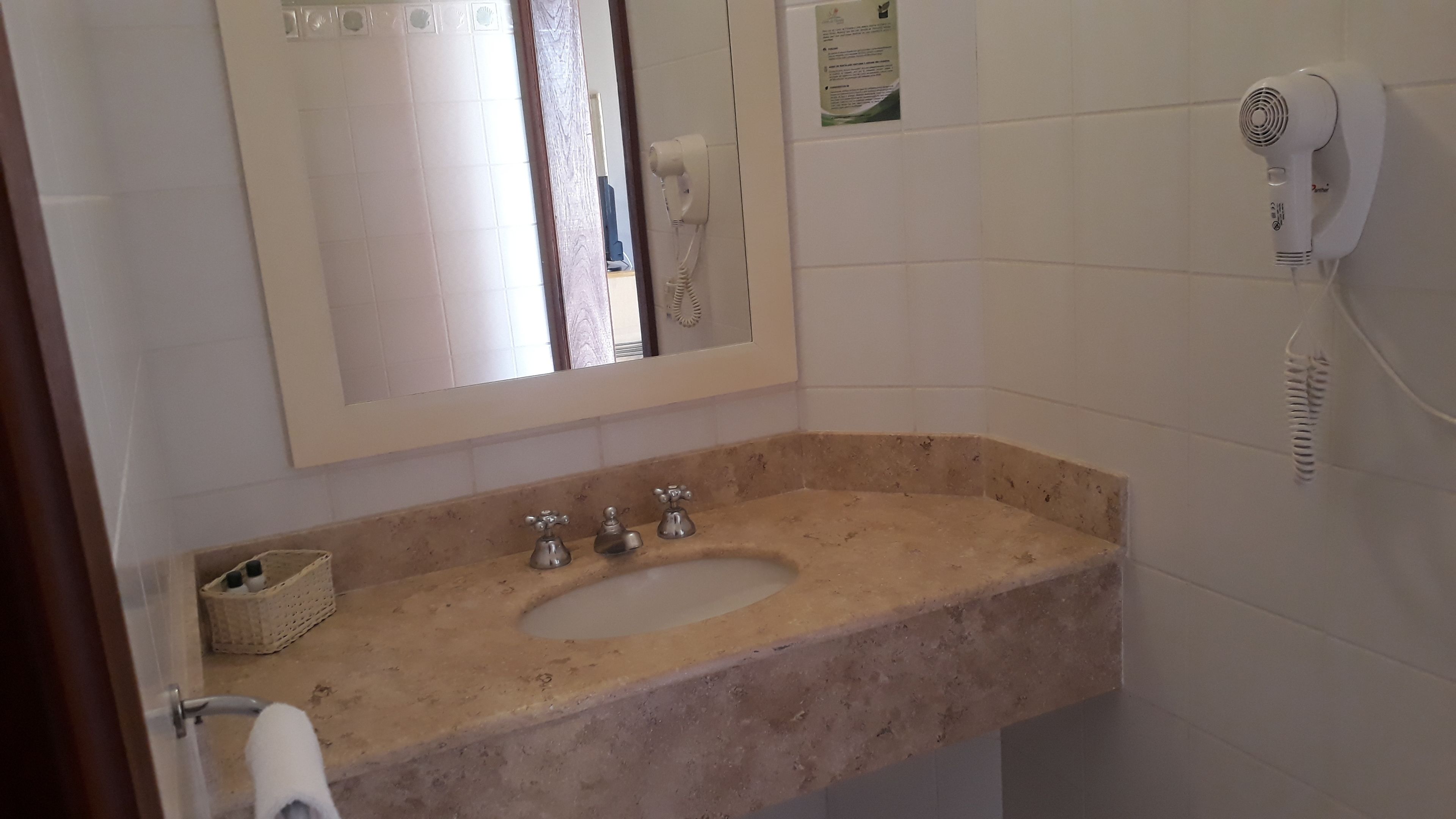 deluxe room, accessible | bathroom | free toiletries, hair dryer, bidet, towels