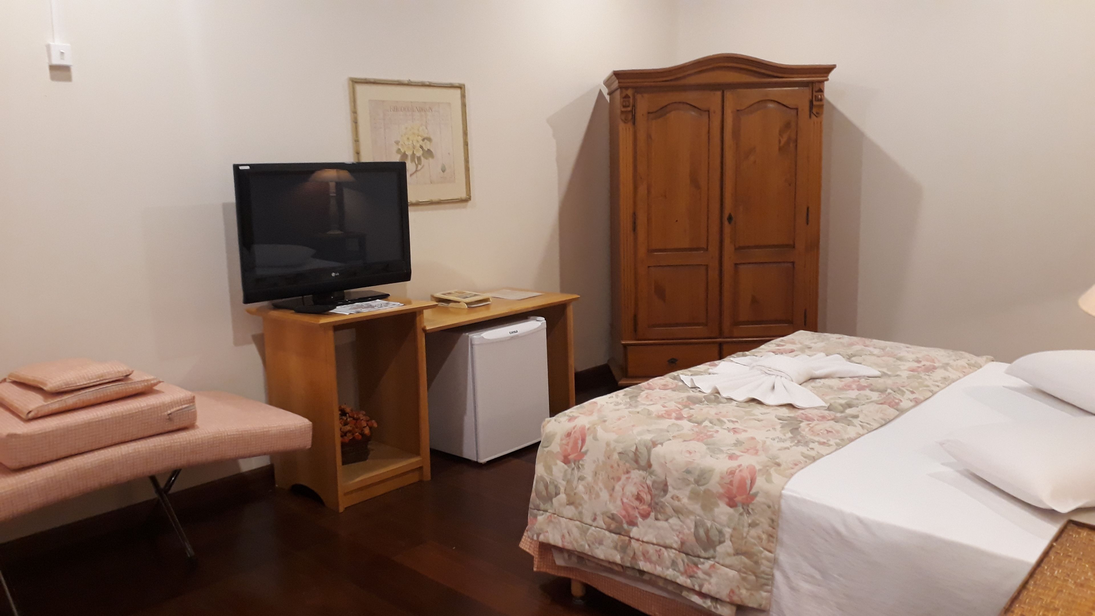 suite (master) | minibar, in-room safe, desk, blackout curtains