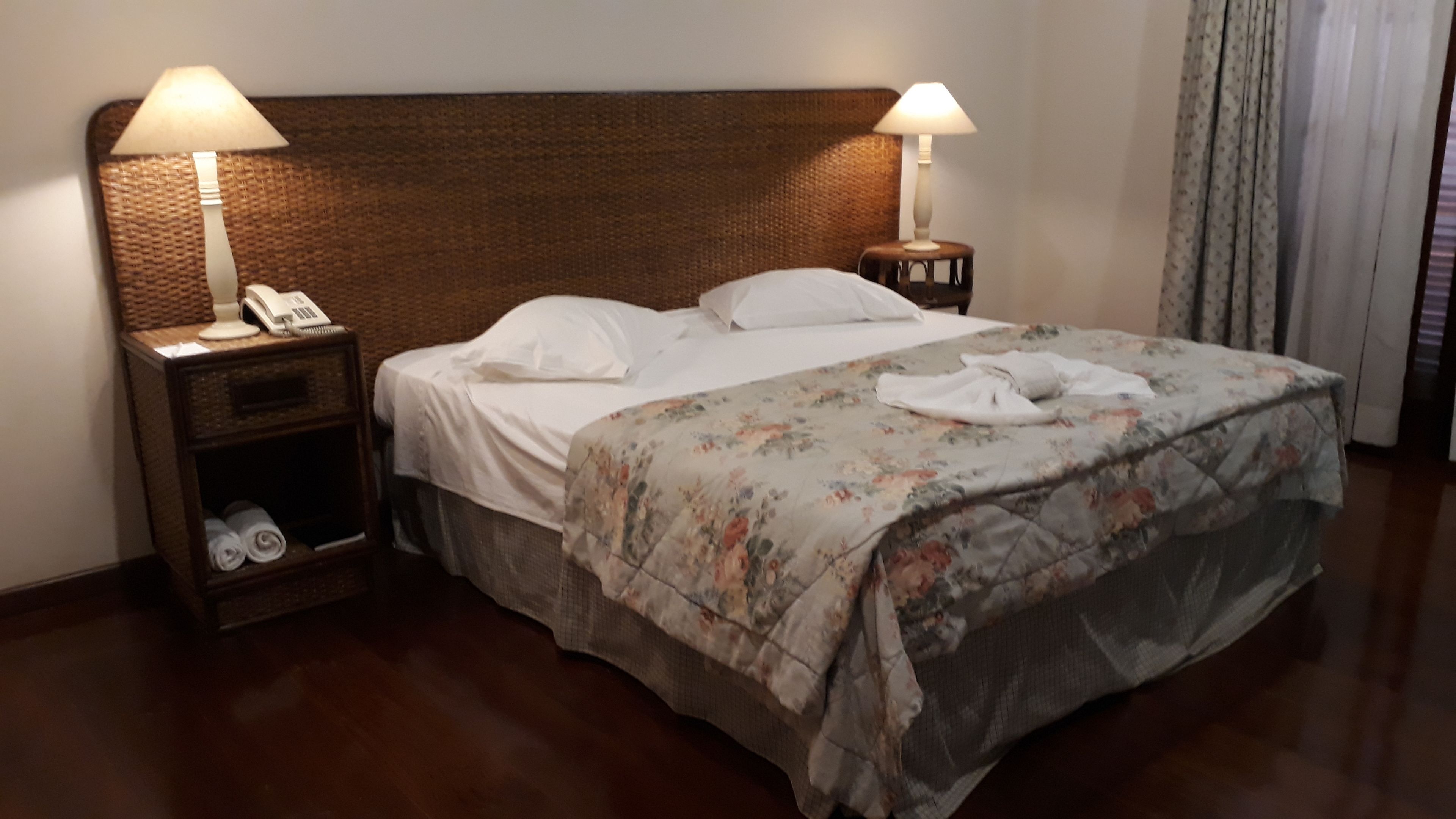 deluxe room, balcony | minibar, in-room safe, desk, blackout curtains