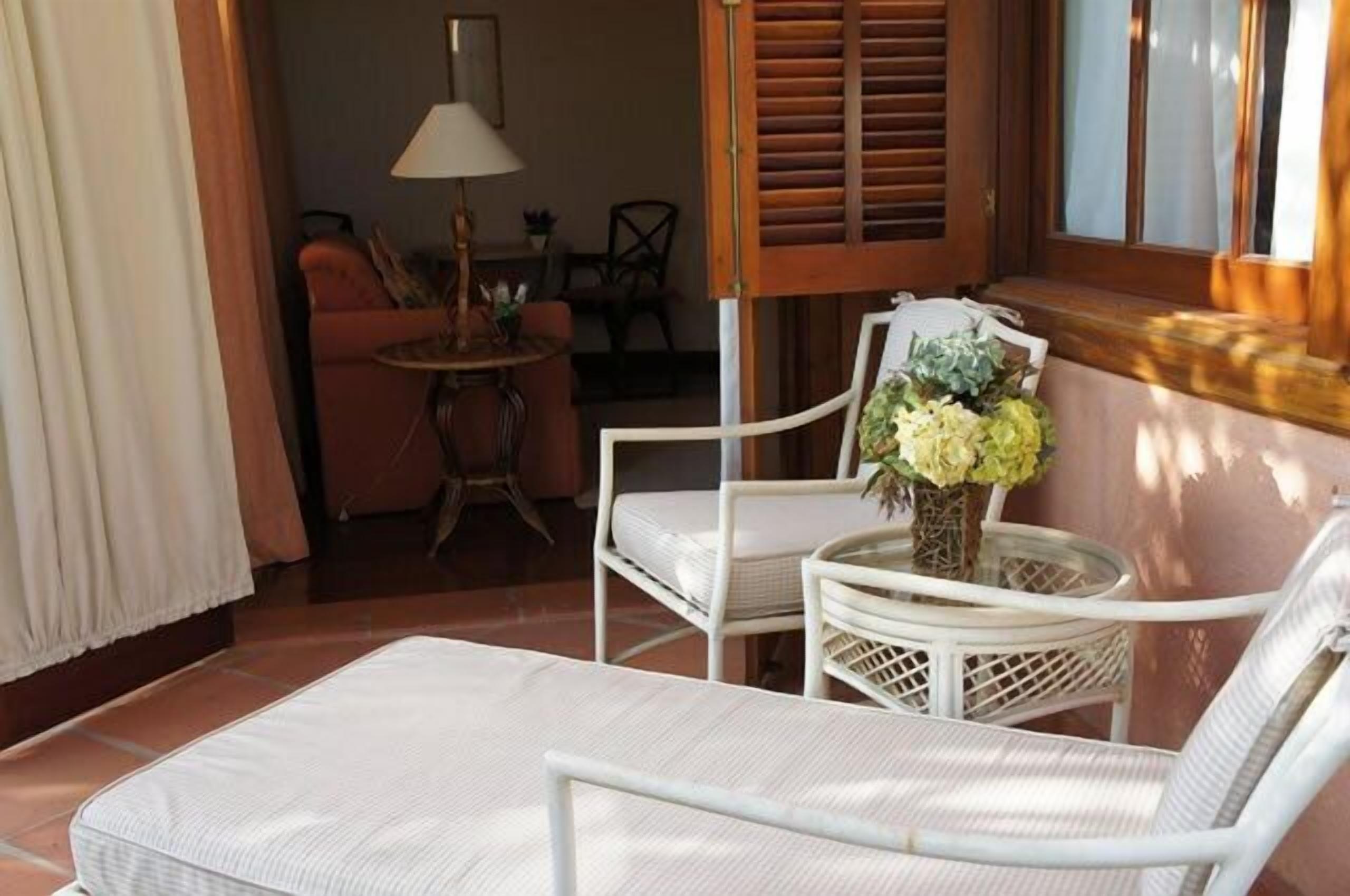 suite (master) | balcony