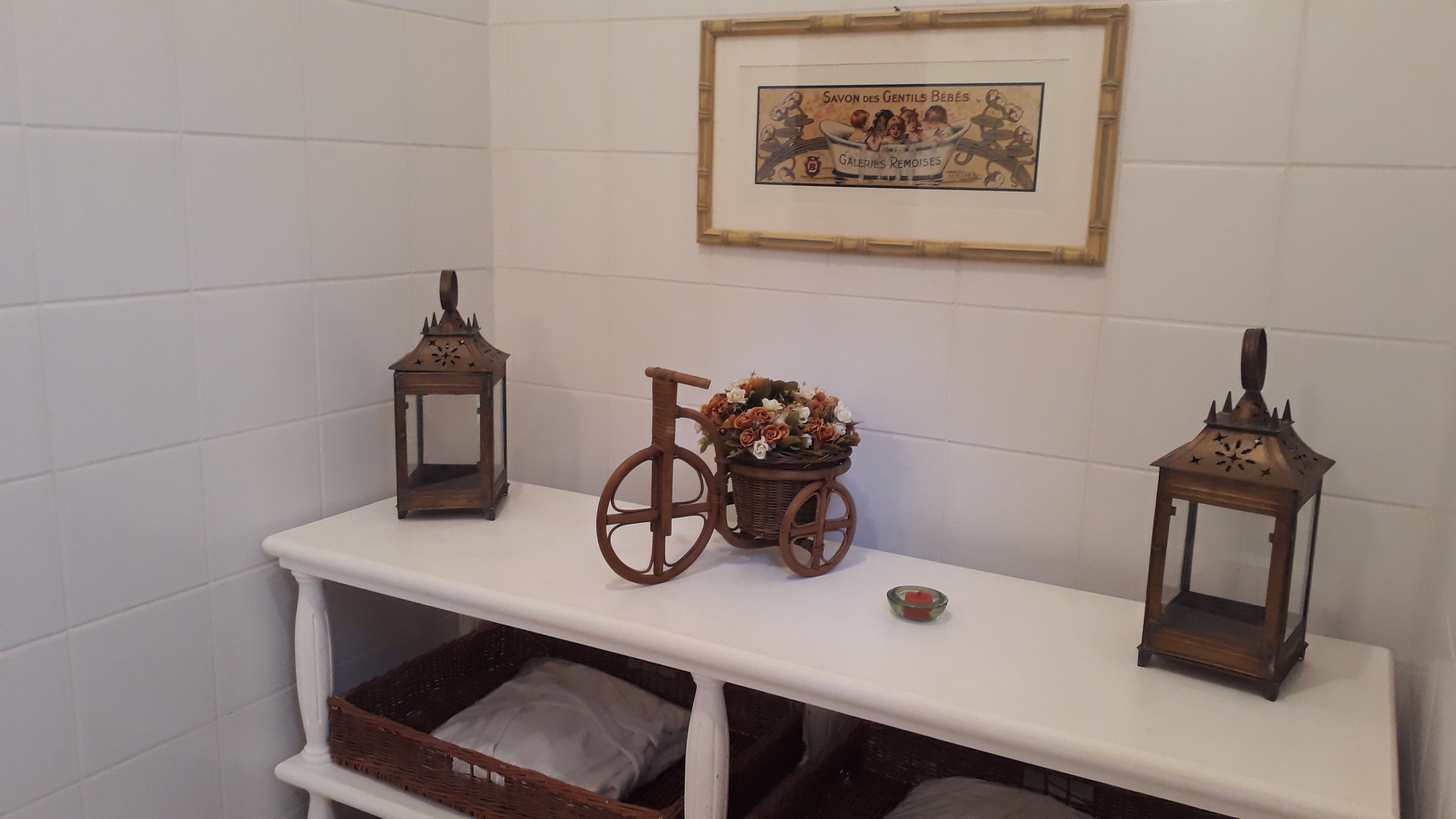 suite (master) | bathroom | free toiletries, hair dryer, bidet, towels