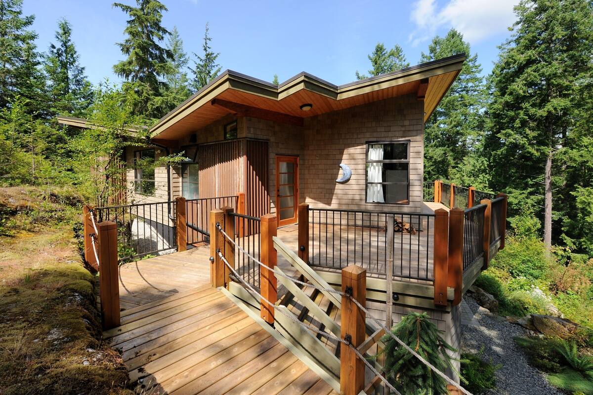 Maison Romantique, 1 grand lit et 1 canapé-lit, accessible aux personnes à mobilité réduite | Vue de la chambre