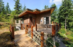 Maison Romantique, 1 grand lit et 1 canapé-lit, accessible aux personnes à mobilité réduite | Vue de la chambre