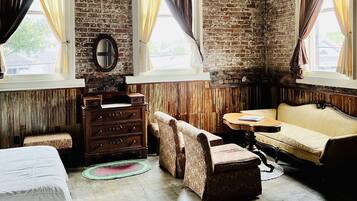 Doppelzimmer, 2 Queen-Betten, Nichtraucher, eigenes Bad | Allergikerbettwaren, Bügeleisen/Bügelbrett, kostenloses WLAN, Bettwäsche