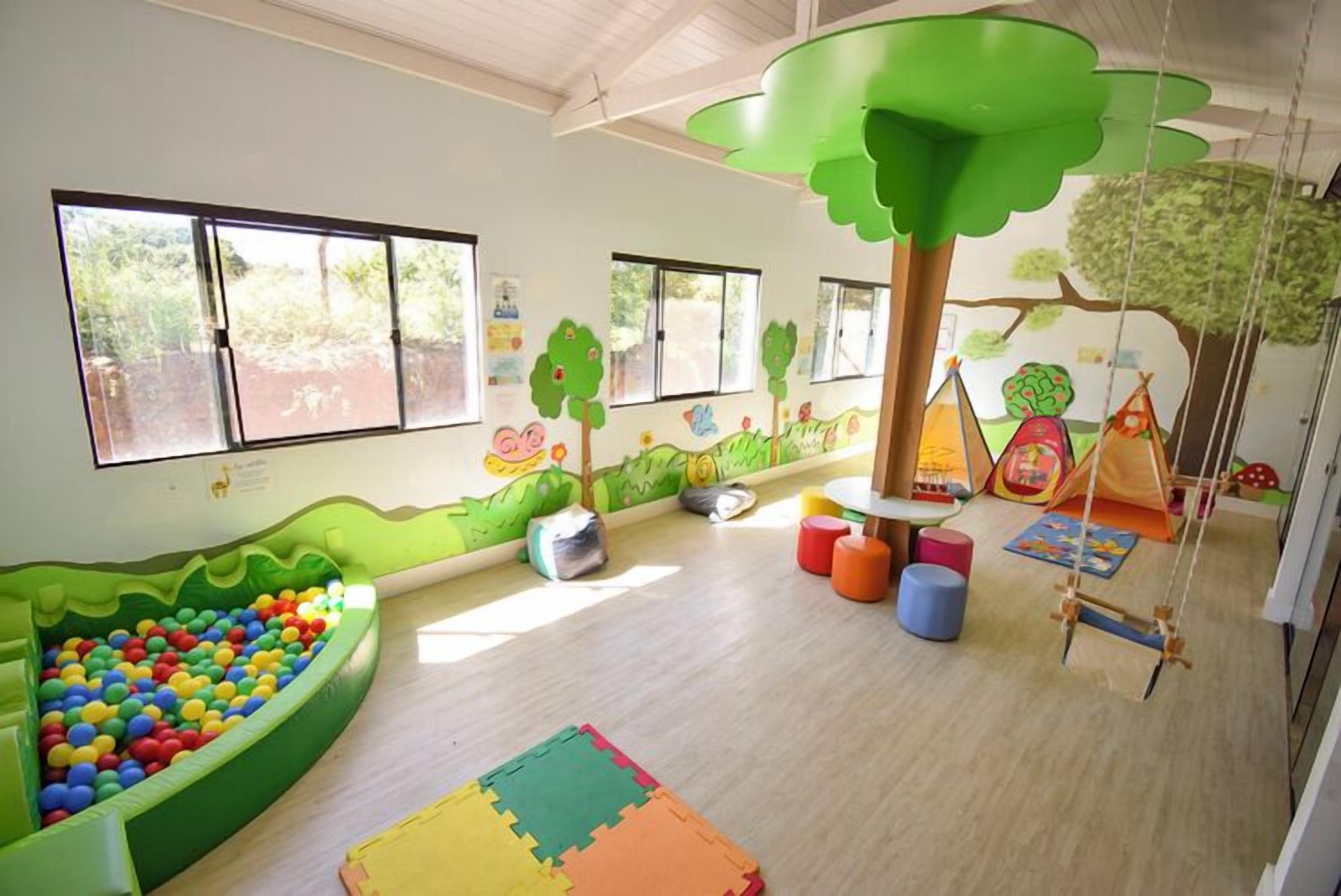 32-inch flat-screen tv with digital channels, tv, netflix