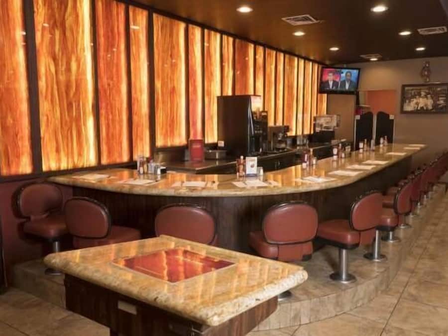 Breakfast, lunch and dinner served