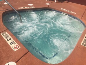 A hot tub with a 3-foot depth limit and a no diving sign. - Skyline Hotel & Casino (Henderson)