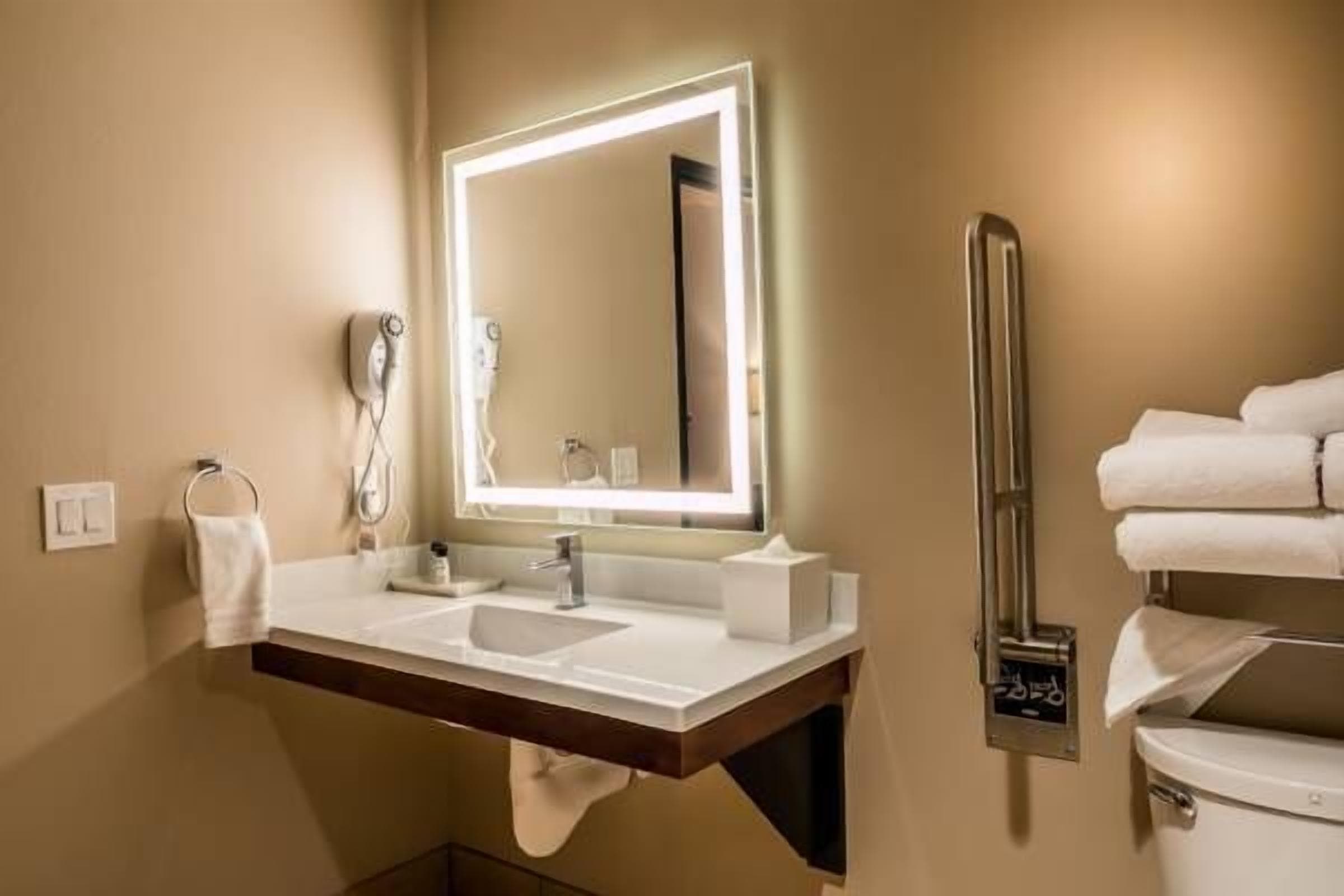 classic studio, 1 king bed | bathroom | shower, free toiletries, towels