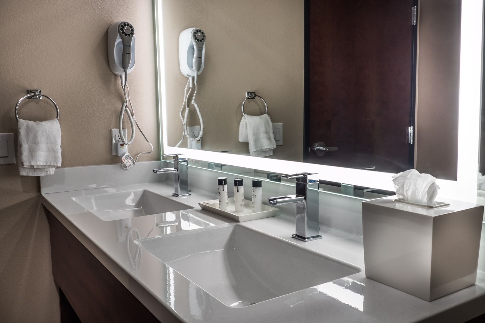 shower, free toiletries, towels