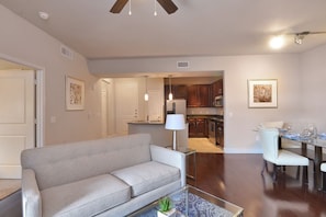 32–tuumainen taulutelevisio, jossa kaapelikanavat