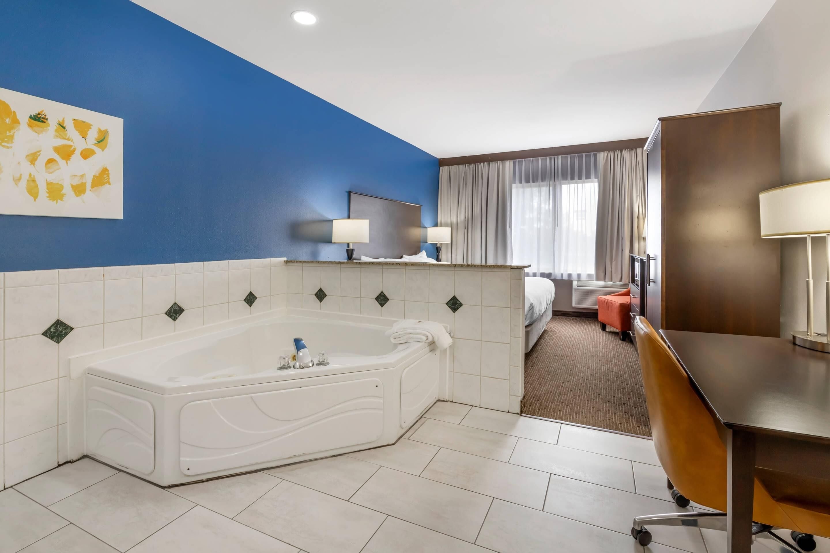 Standard Room, 1 King Bed, Non Smoking, Jetted Tub