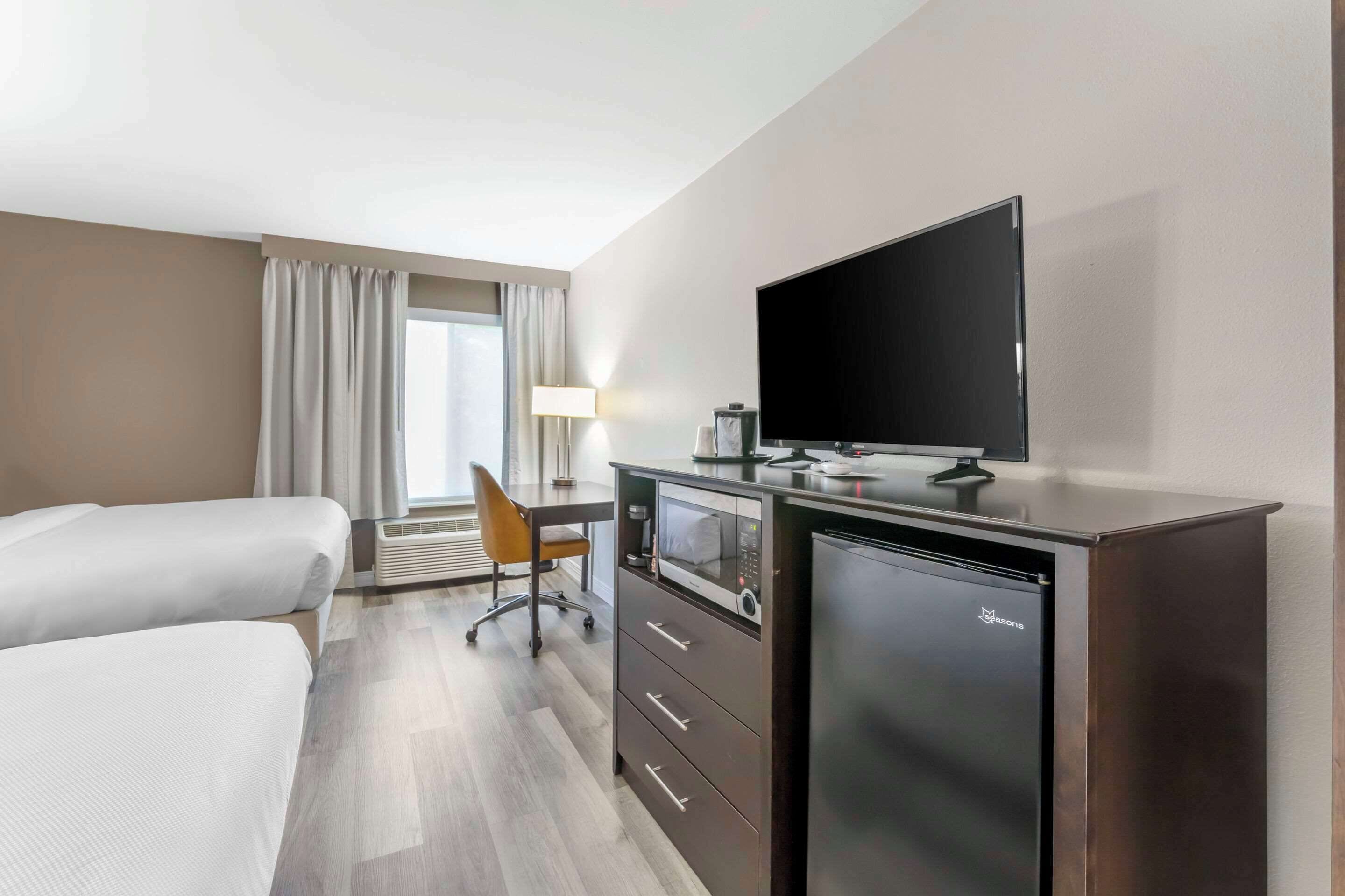 standard room, 2 queen beds, non smoking | individually decorated, individually furnished, desk, laptop workspace