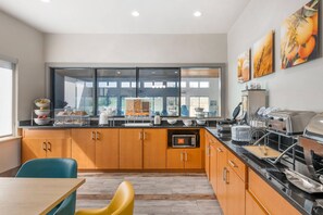 Petit déjeuner complet compris tous les jours