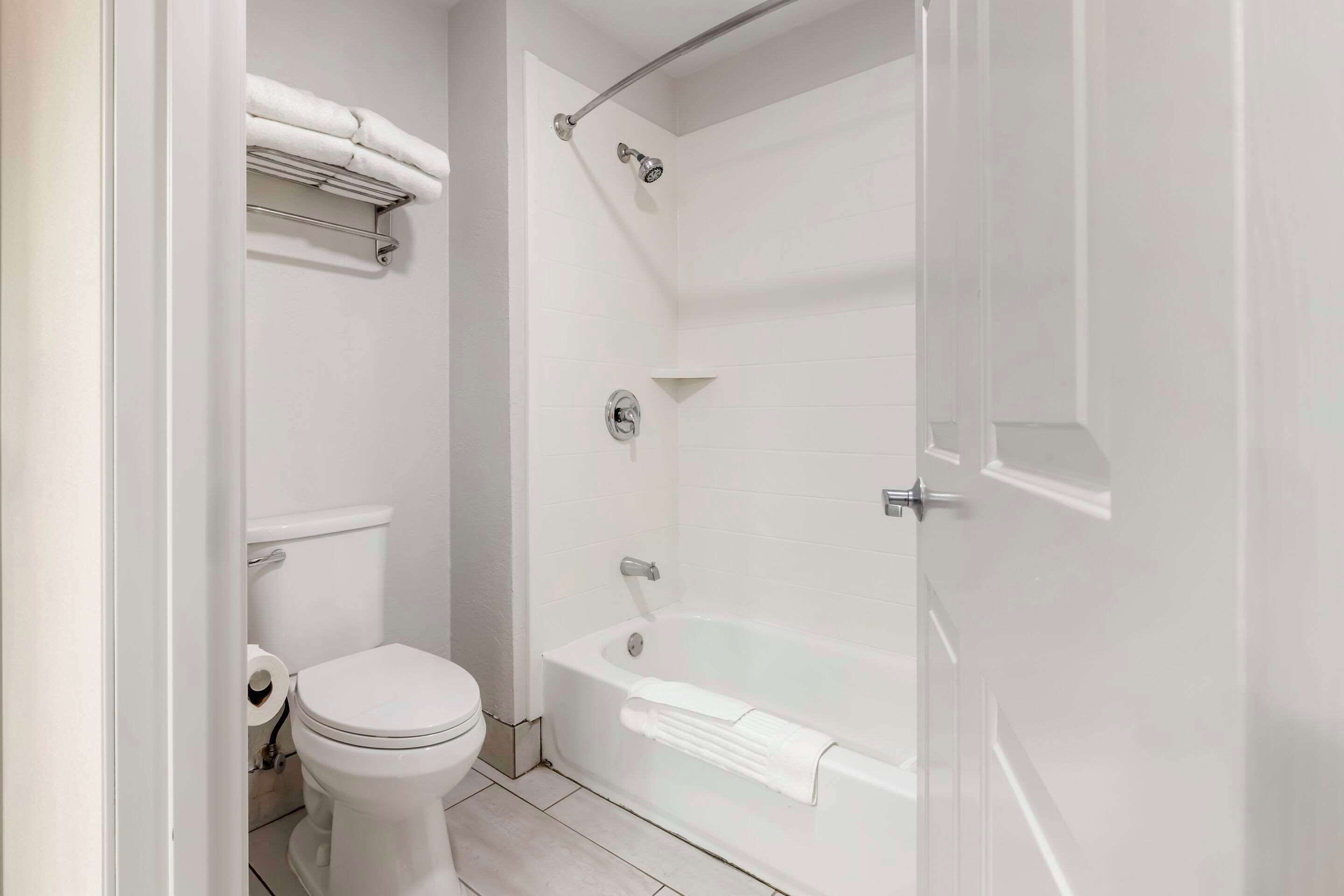 standard room, 2 queen beds, non smoking | individually decorated, individually furnished, desk, laptop workspace