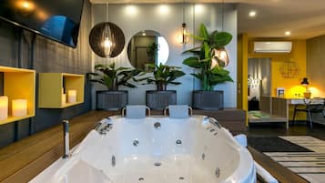 Regadera, amenidades de baño gratuitas, secadora de cabello, toallas