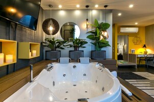 Sturta, snyrtivörur án endurgjalds, hárblásari, handklæði