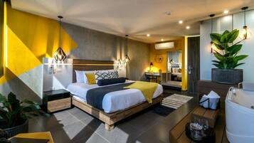 Ropa de cama de alta calidad, caja fuerte, escritorio y cortinas opacas