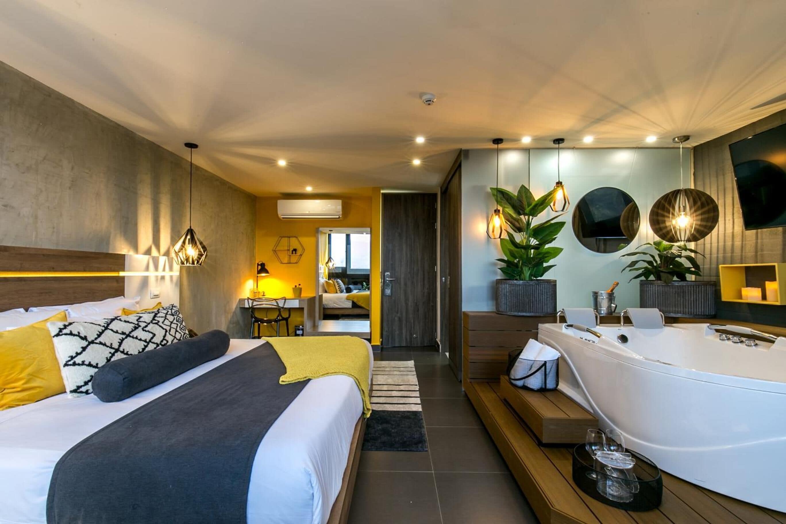 premium bedding, minibar, in-room safe, desk