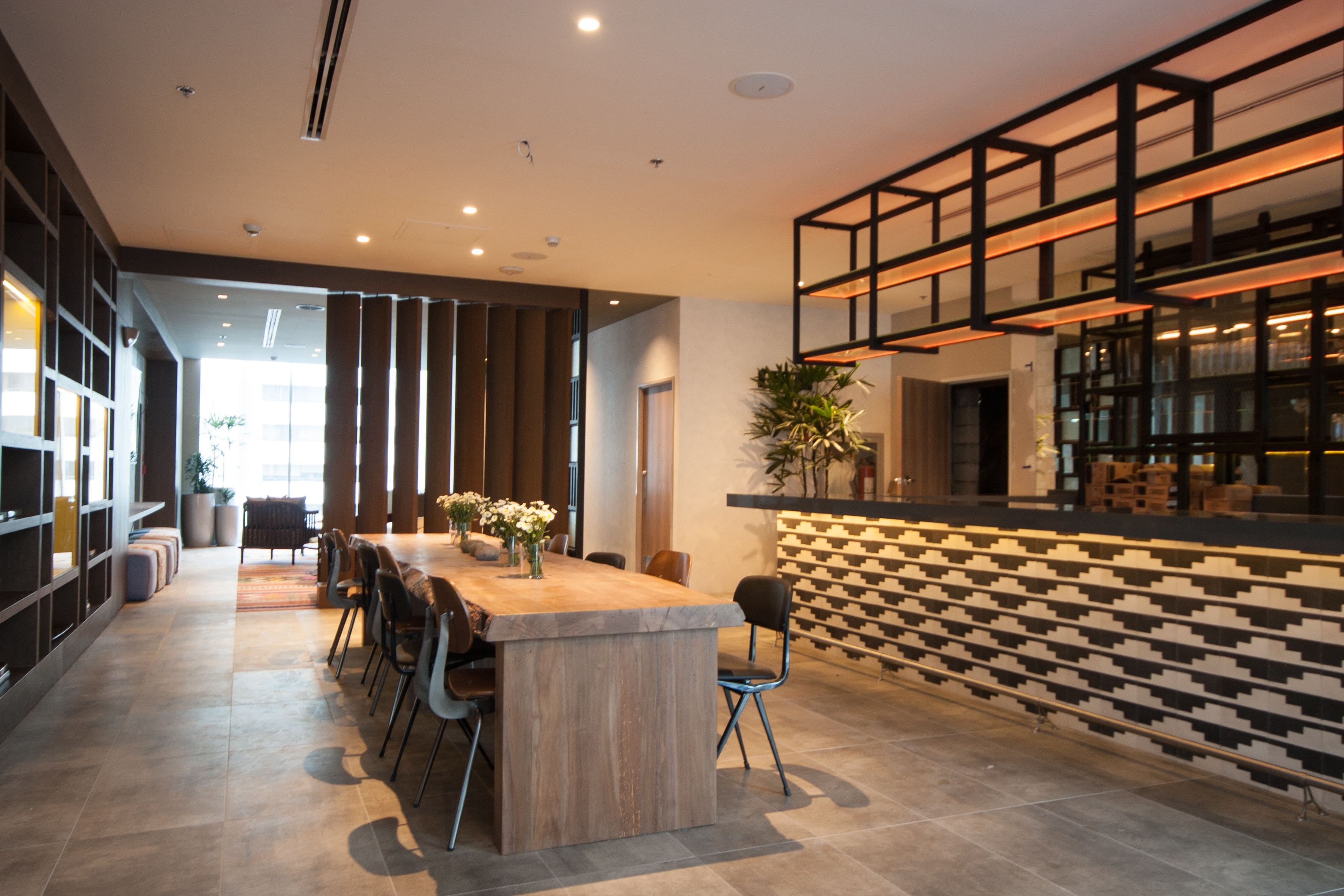 3 bars/lounges, poolside bar