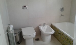 Room | Bathroom | Shower, towels