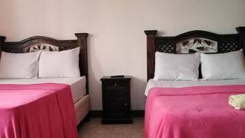 Quarto casal luxo | Edredons de pluma, individualmente mobiliados, cortinas blackout