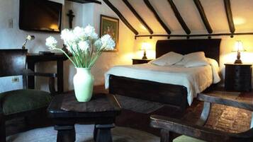 Junior Suite, 1 Bedroom | Minibar, in-room safe, iron/ironing board, rollaway beds