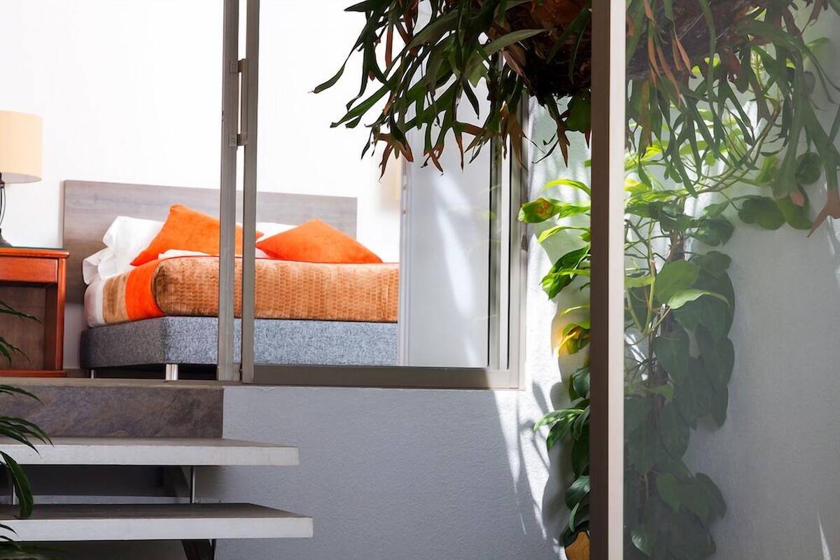 Deluxe-Studiosuite, 1 Doppelbett, mit Bad, zum Garten hin