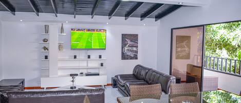 Superior Apartment, 6 Bedrooms | Living area
