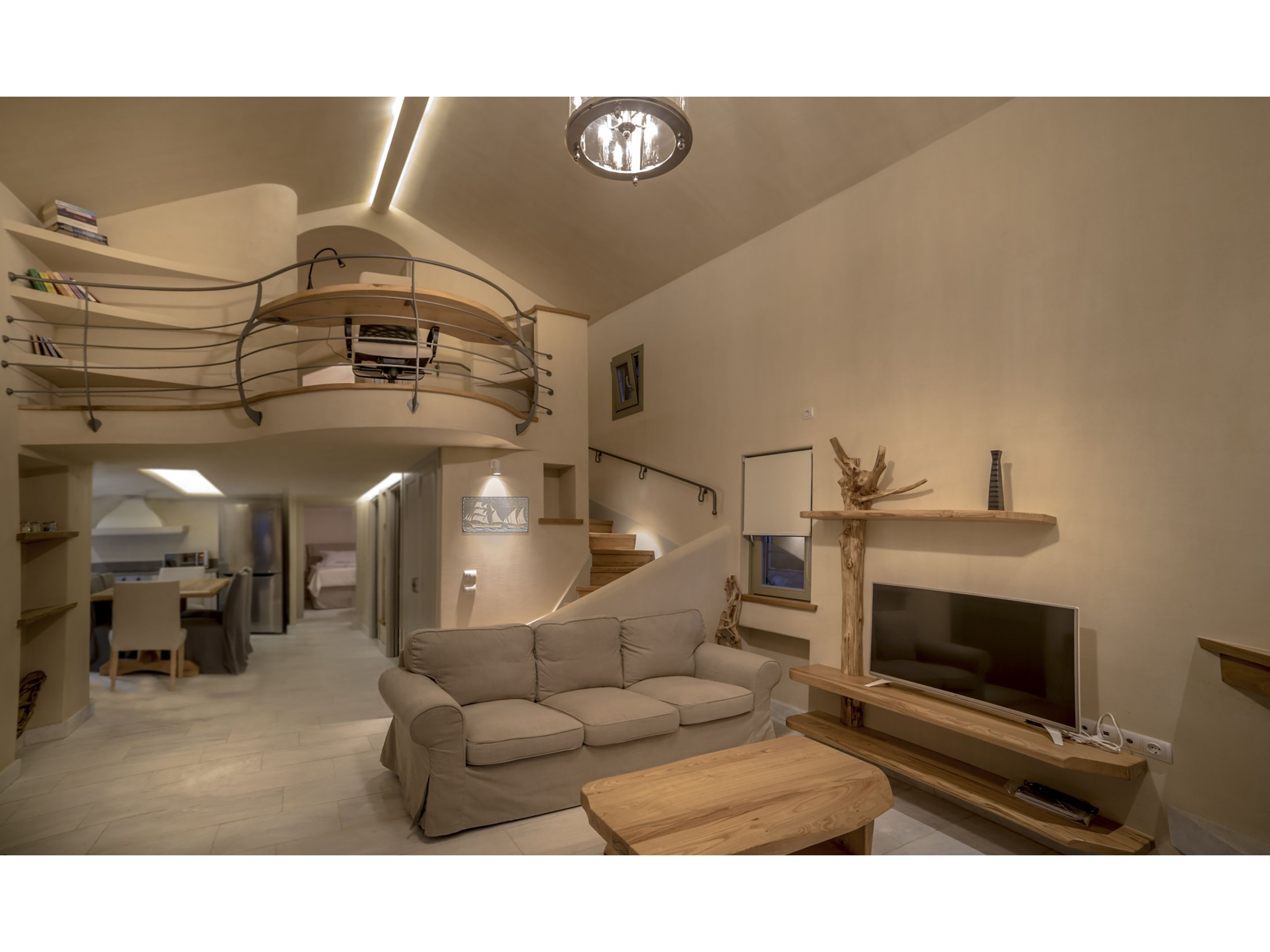 Vila superluxo, 3 quartos, 2 banheiros, de frente para a praia | Sala de estar | TV de tela plana, lareira