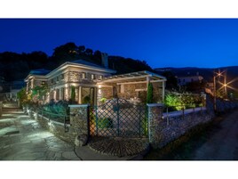 Fachada del alojamiento - Noche