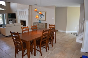 Dining - New Orleans Area Waterfront Retreat Near the French Quarter/ Bourbon Street (Slidell)