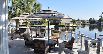 New Orleans Area Private 4BR waterfront home! Swim Boat Grill !!!!!