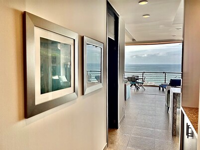 Signature 406, Private Dipping Pool, Sea & Bay Views, 4-11 Jan 2026 available!