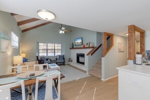 Een smart-tv, speelgoed, boeken en een muziekbibliotheek