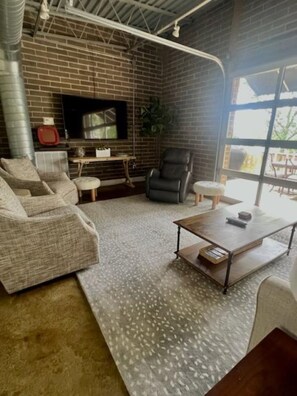 Una Smart TV, un reproductor de DVD