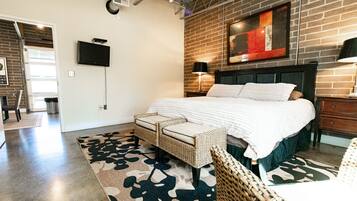 2 bedrooms, iron/ironing board, travel crib, free WiFi