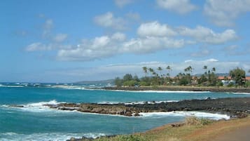 Beach nearby, sun loungers, beach towels