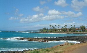 Vlak bij het strand, ligstoelen aan het strand, strandlakens