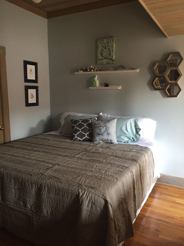 1 غرفة نوم ومكواة/لوح كي وواي فاي مجانًا وملاءات أسرّة